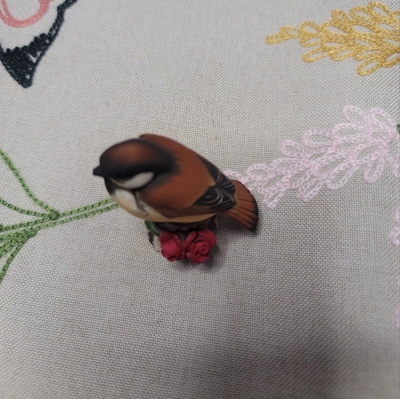 The House of Global Art of Italy Miniature Capodimonte Bird - Picture 2 of 5